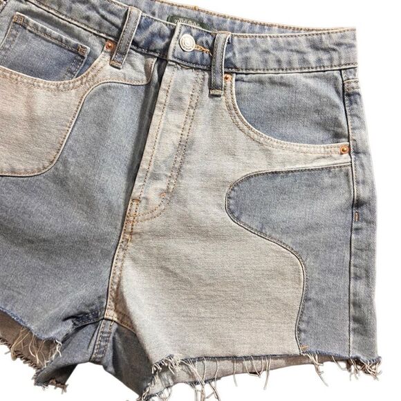 Wild Fable Two-Tone Super High-Rise Cutoff Jean Shorts Size 4 - Picture 8 of 11